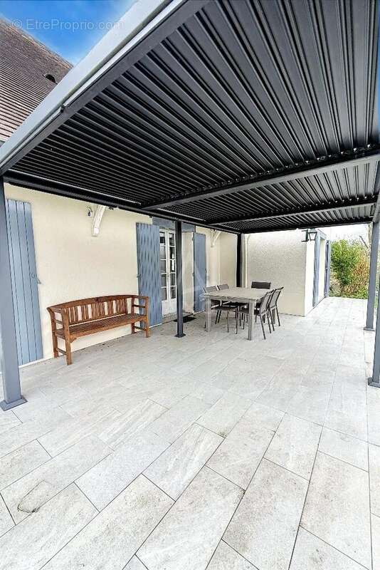 Maison à YEVRE-LA-VILLE