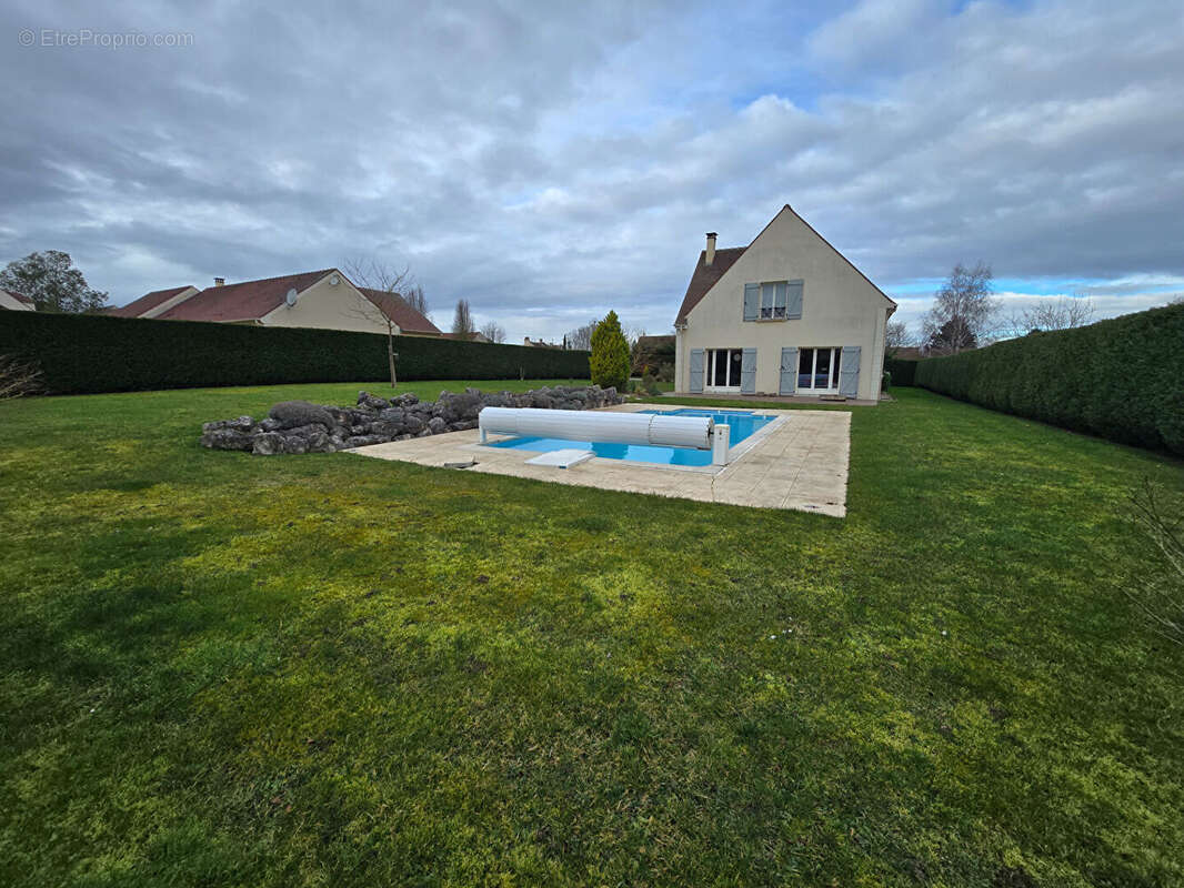 Maison à JOUY-LE-CHATEL