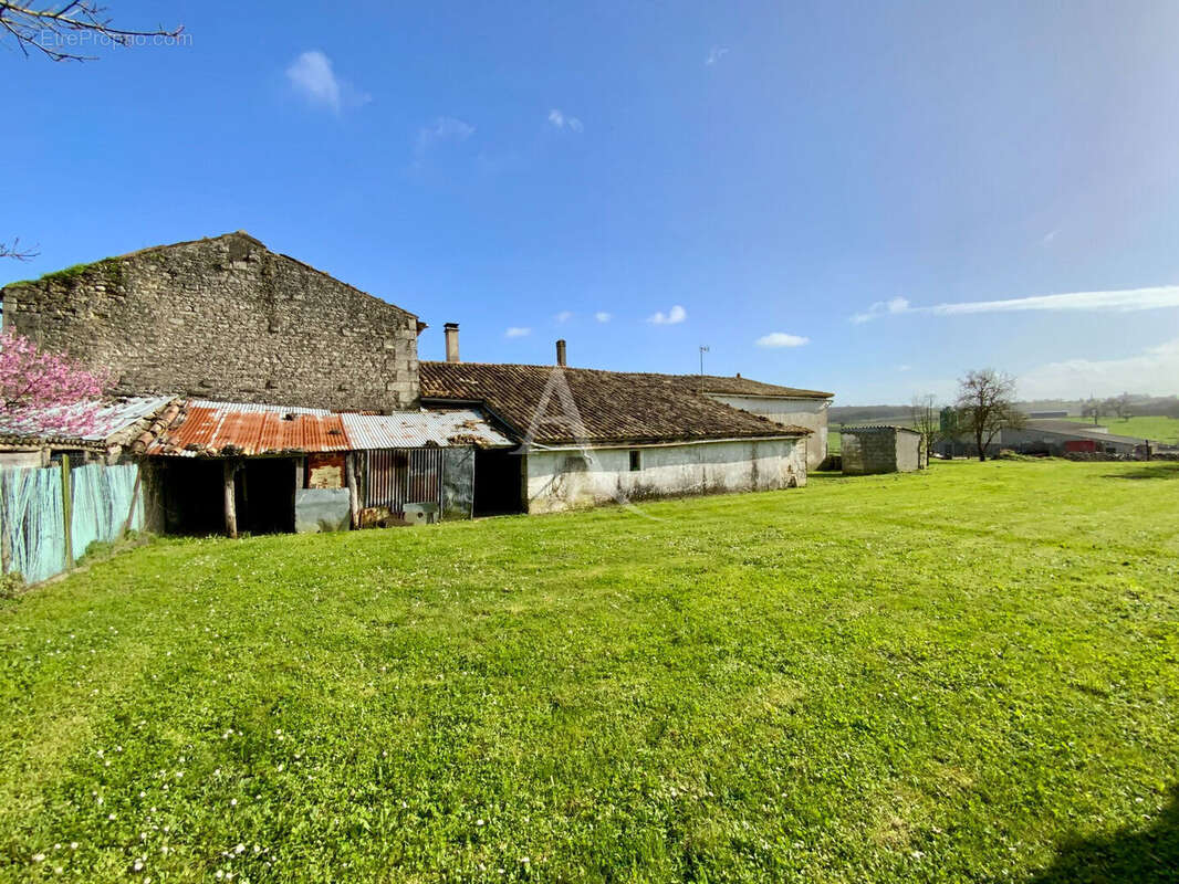 Maison charentaise à rénover - photo 13
