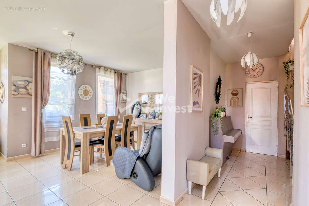 Maison 203 m² à Bron  - photo 5