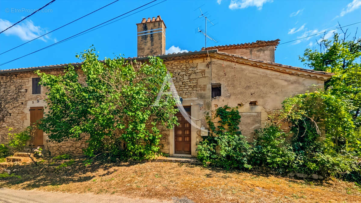 Maison et grange en pierre à rénover - photo 2