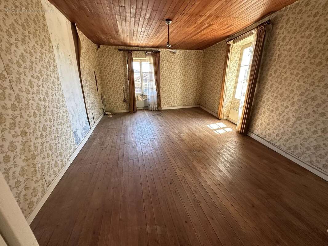 Maison bourgeoise, 300 m² de dépendances, gros potentiel, 485 m² couvert - photo 15