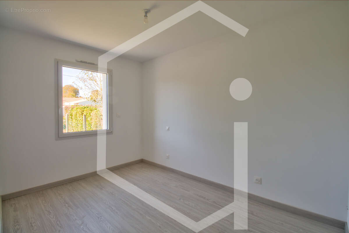 Maison à SAINT-SATURNIN-DU-BOIS