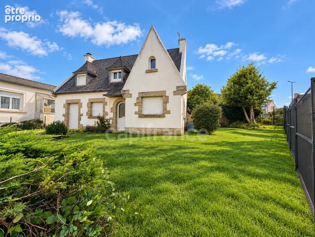 Maison à CHATEAUNEUF-DU-FAOU