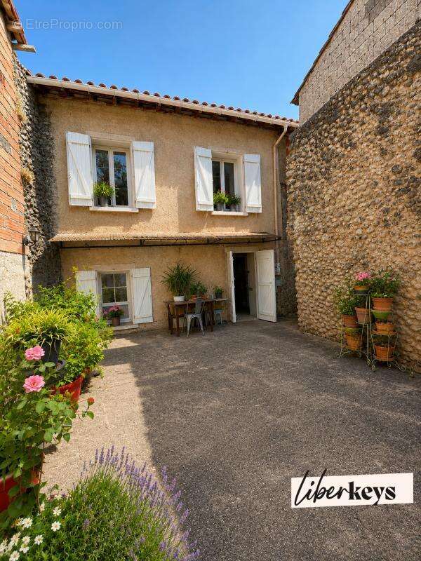 Maison T4 de 95 m² vendue louée avec terrasse de 50 m² et parking couvert - photo 10