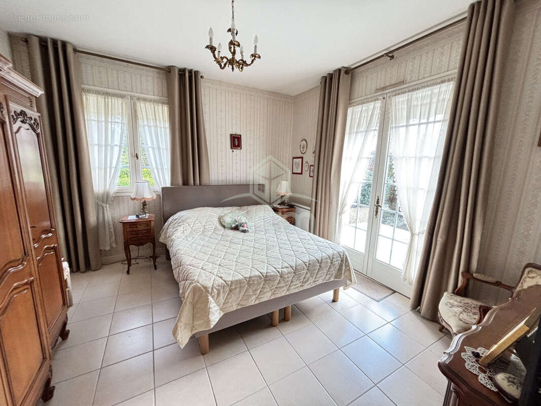 Maison à SAINTE-MAURE-DE-TOURAINE