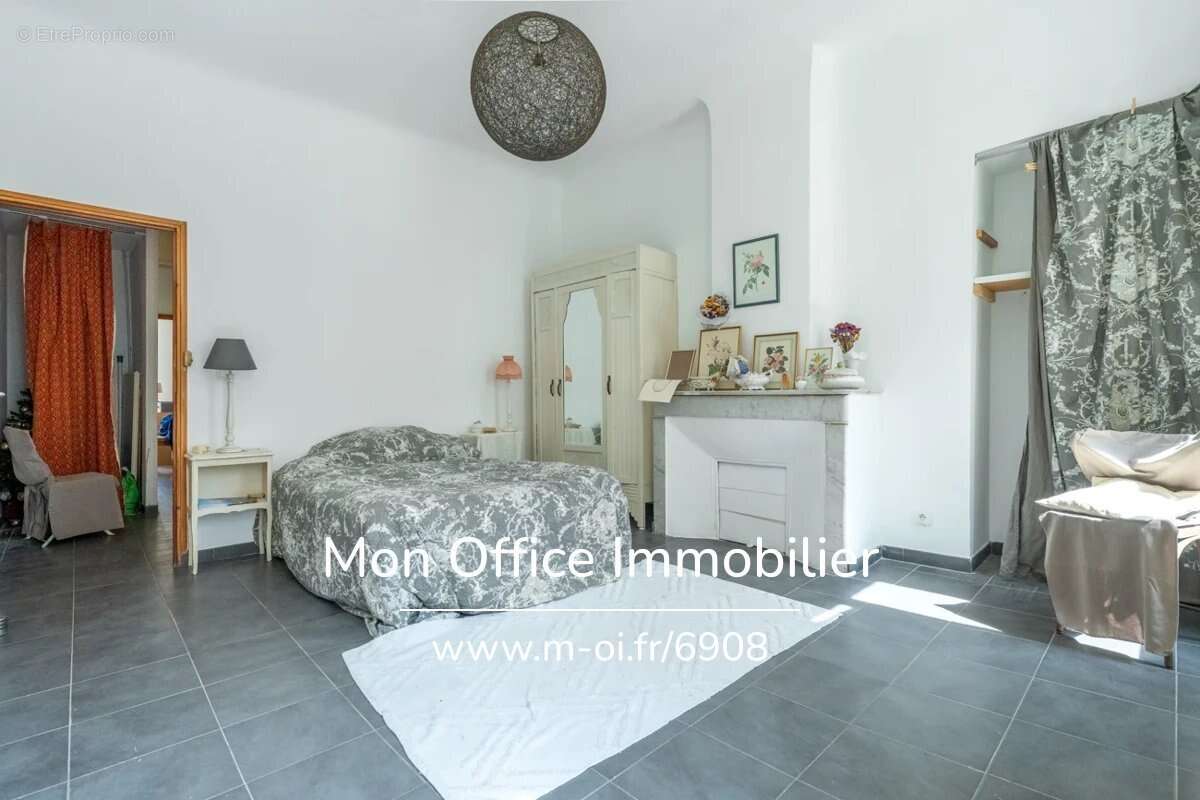 Référence : 6908-RVF - Appartement T5 avec terrasse - Secteur Noailles - photo 6