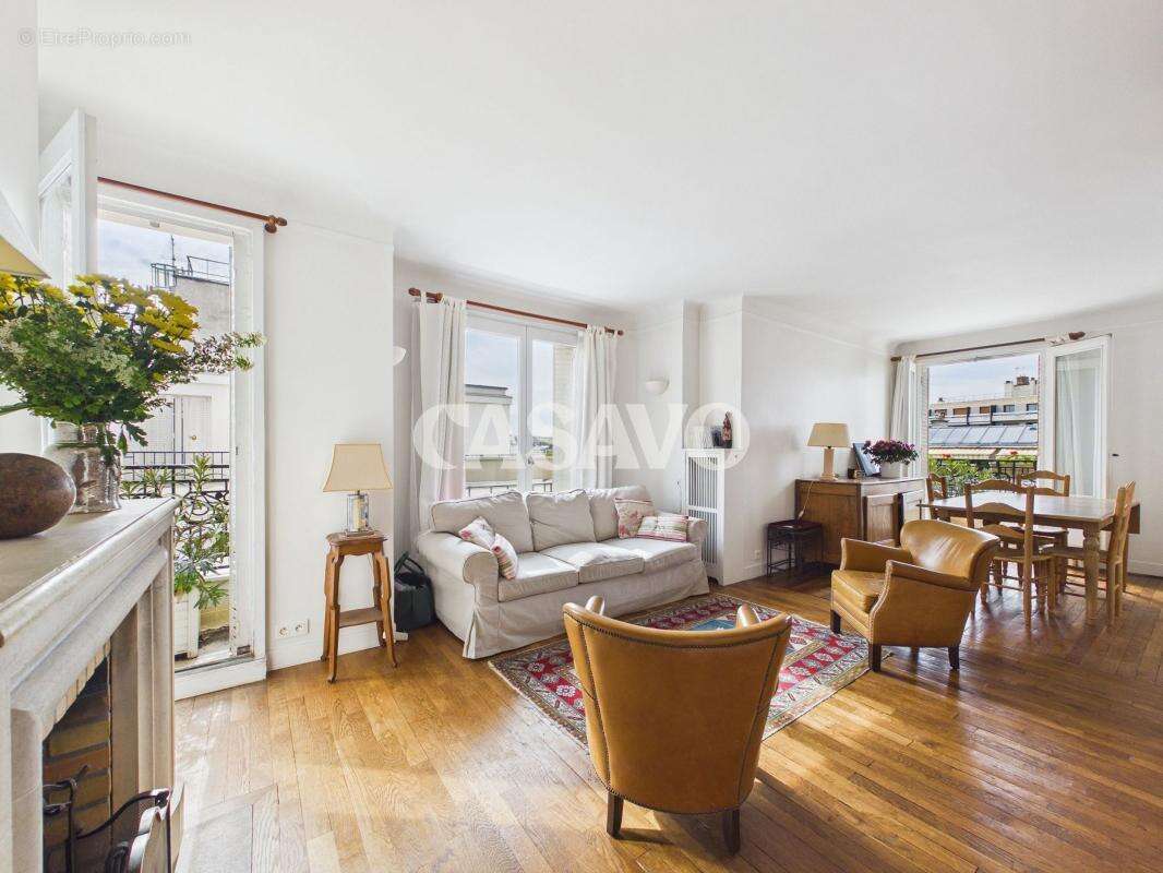 Appartement à PARIS-16E