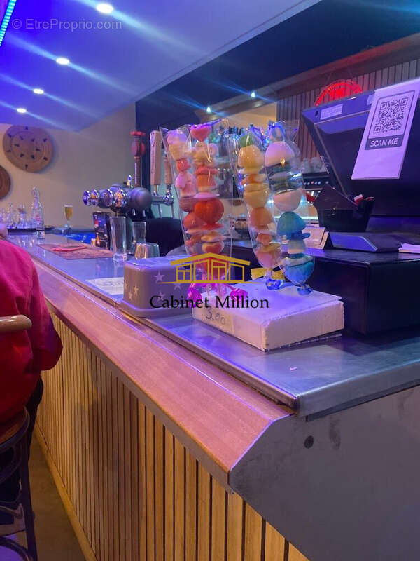 Commerce à VIC-LA-GARDIOLE