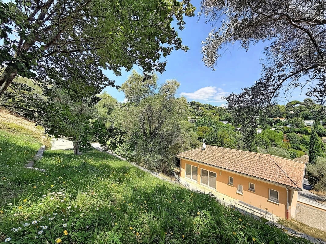 A vendre Villa à Mougins 5 pièces de 165 m² sur 1335 m² de terrain avec piscine - photo 5