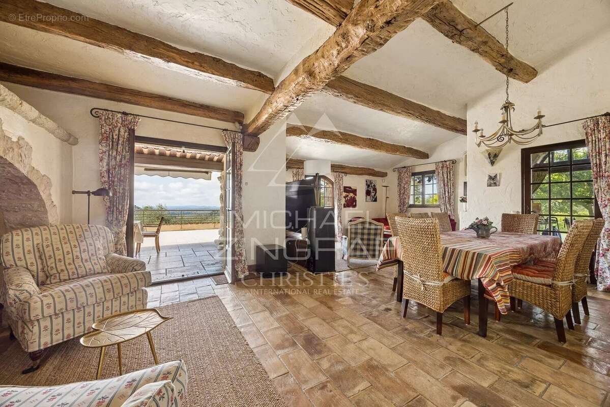 Maison à TOURRETTES-SUR-LOUP