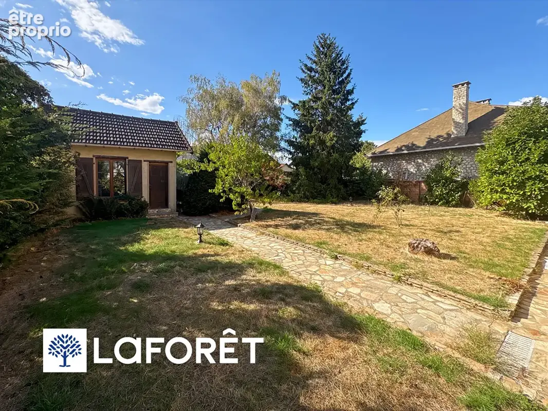 Maison 6 pièces à vendre à Sainte Geneviève des Bois Proximité gare commerces - Réf 11032 - photo 8