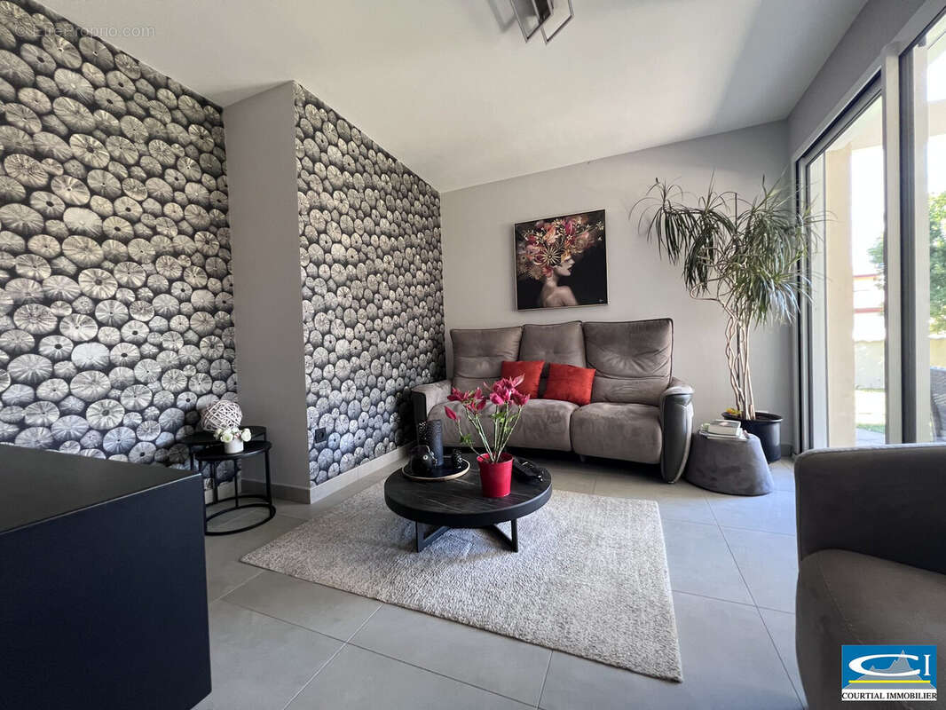 Maison à SAINT-JEAN-DE-MUZOLS