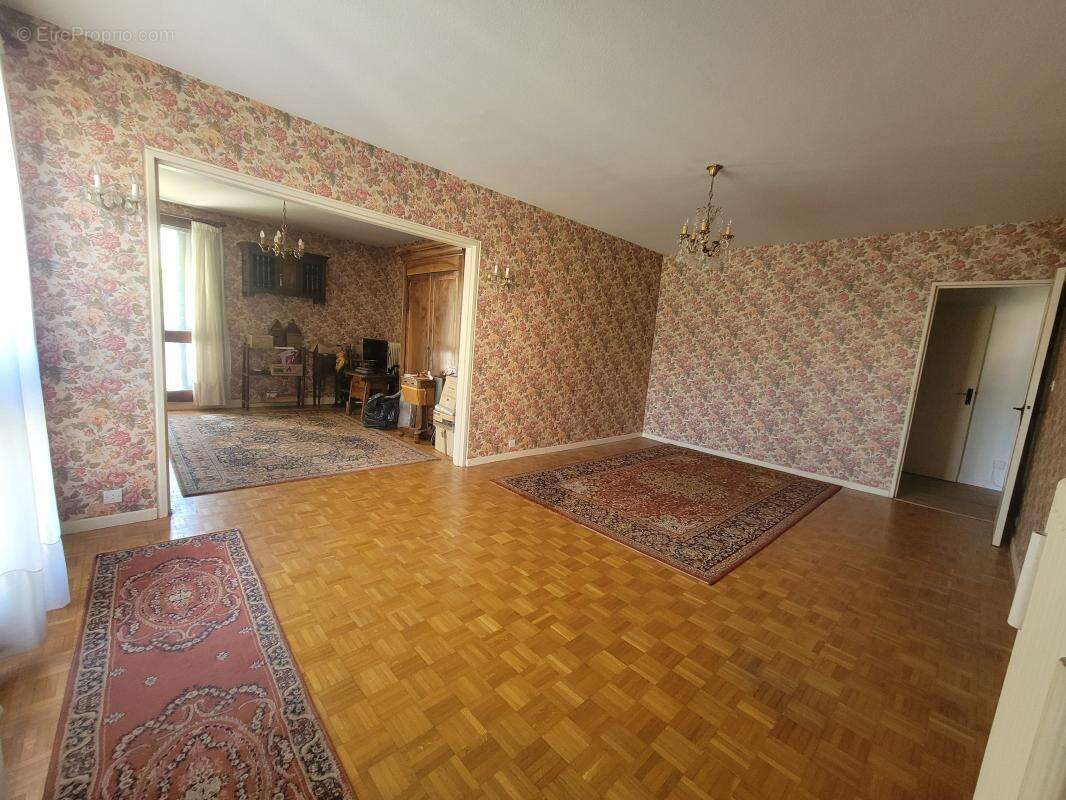 Opportunité à saisir - Vaste T4/5 avec balcon - photo 2