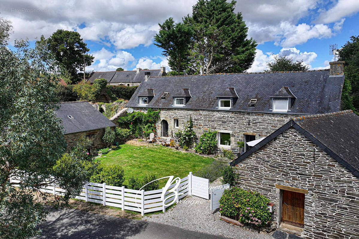Maison 6 pièces 140 m² · à Trebrivan · 140 m² · 278 000 €
