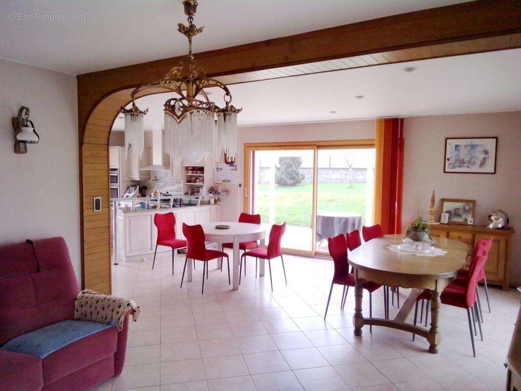 Maison à ESCLES