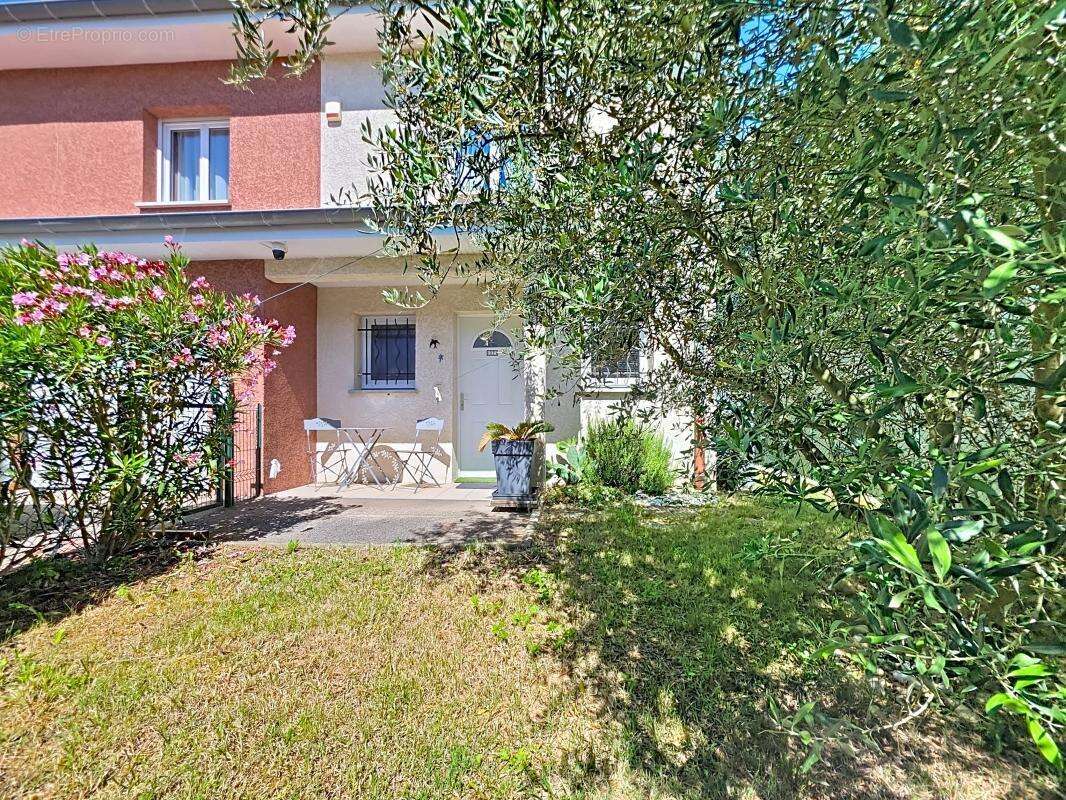 Maison - 4 Chambres - Buanderie - Cellier - Jardin - Terrasse - Garage - Place de stationnement - Proche toutes commodités - photo 3