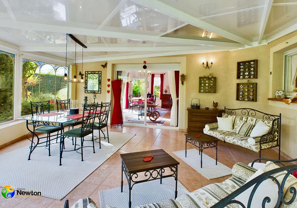 LOT- LUZECH    Superbe propriété, 4 chambres, située dans un grand parc clos avec piscine chauffée. - photo 7