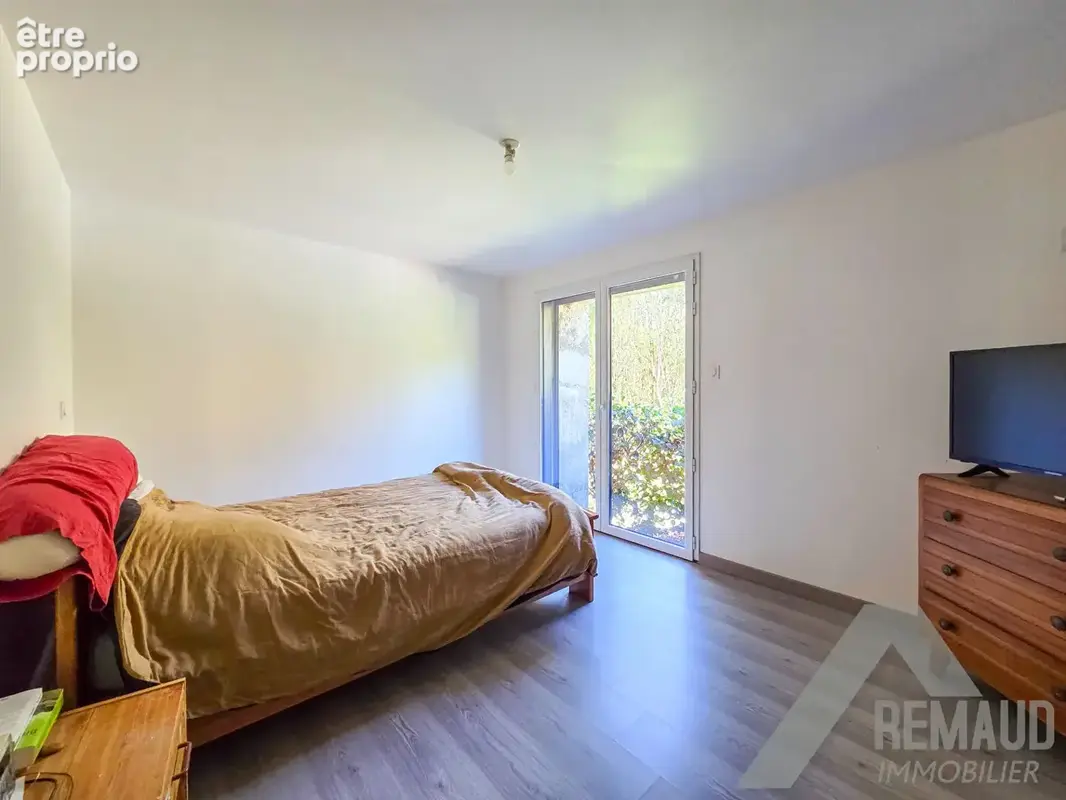 Grange Rénovée de 214 m² sur Terrain de 2973 m² - photo 6