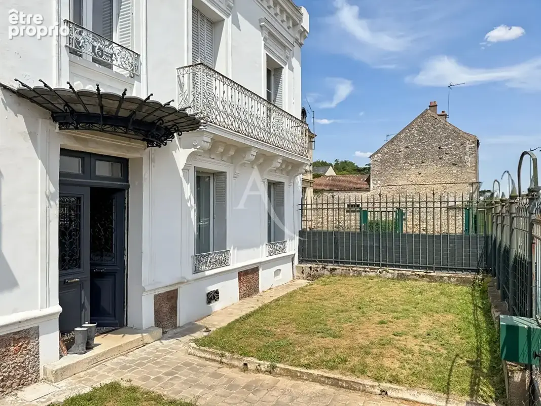 Maison bourgeoise en centre-ville de 214m², 5 chambres avec stationnement - photo 2