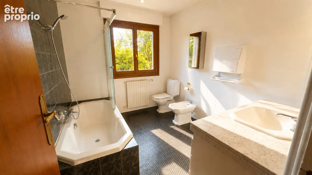 Demeure d'exception de 225 m² édifiée sur un terrain de 4 485 m² à Noailles - photo 11