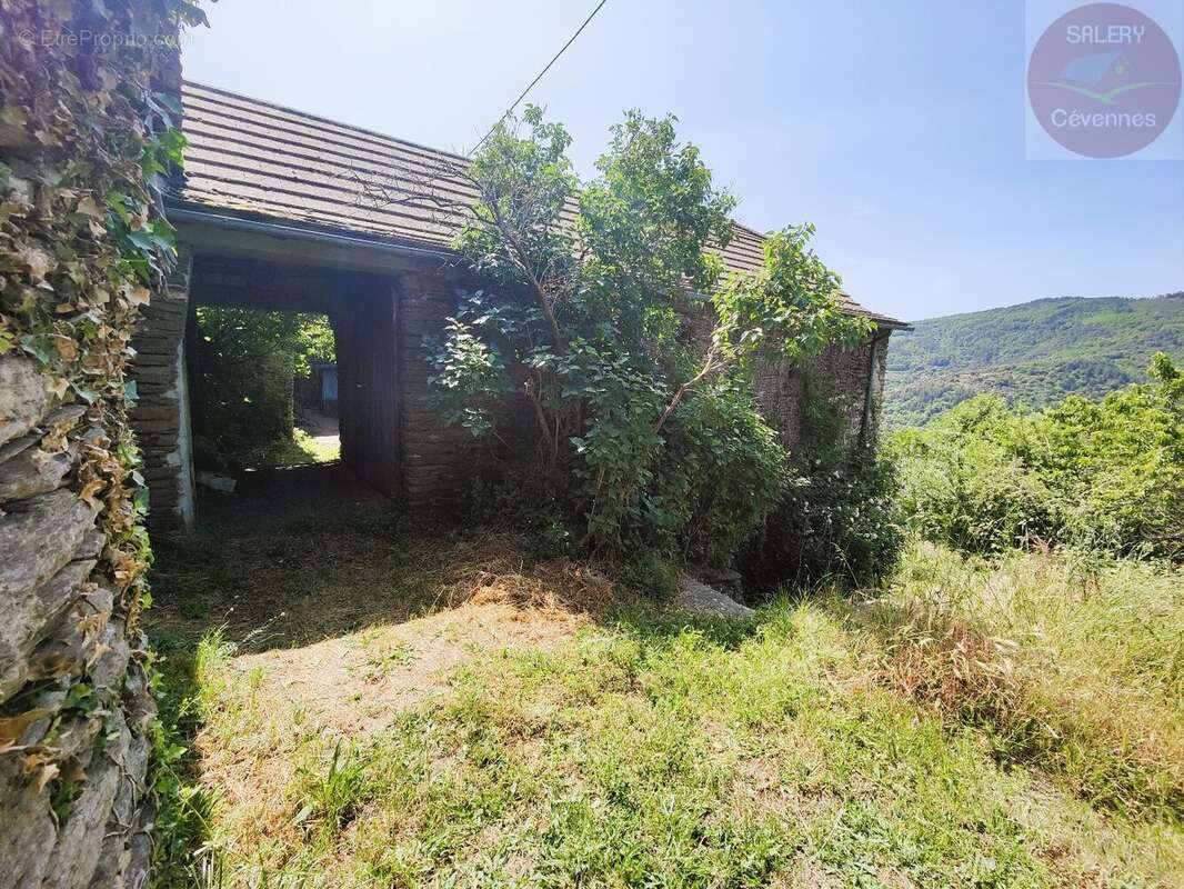 Maison à SAINT-MARTIN-DE-LANSUSCLE