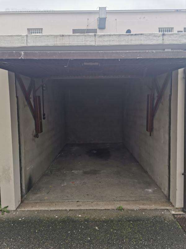 Parking à VILLEURBANNE