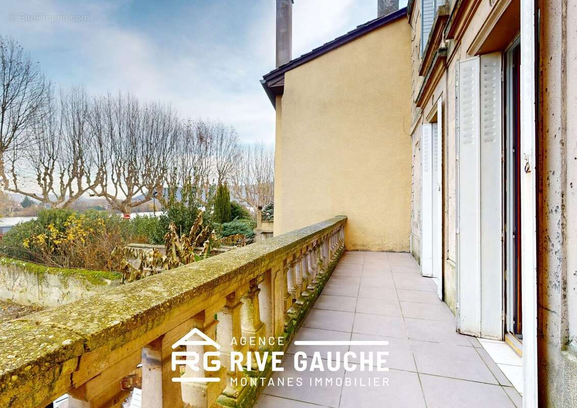 Appartement à LES ROCHES-DE-CONDRIEU