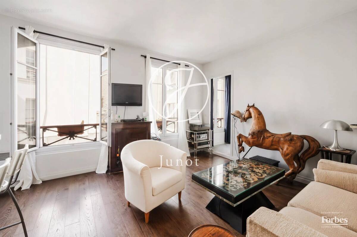 Appartement à PARIS-3E