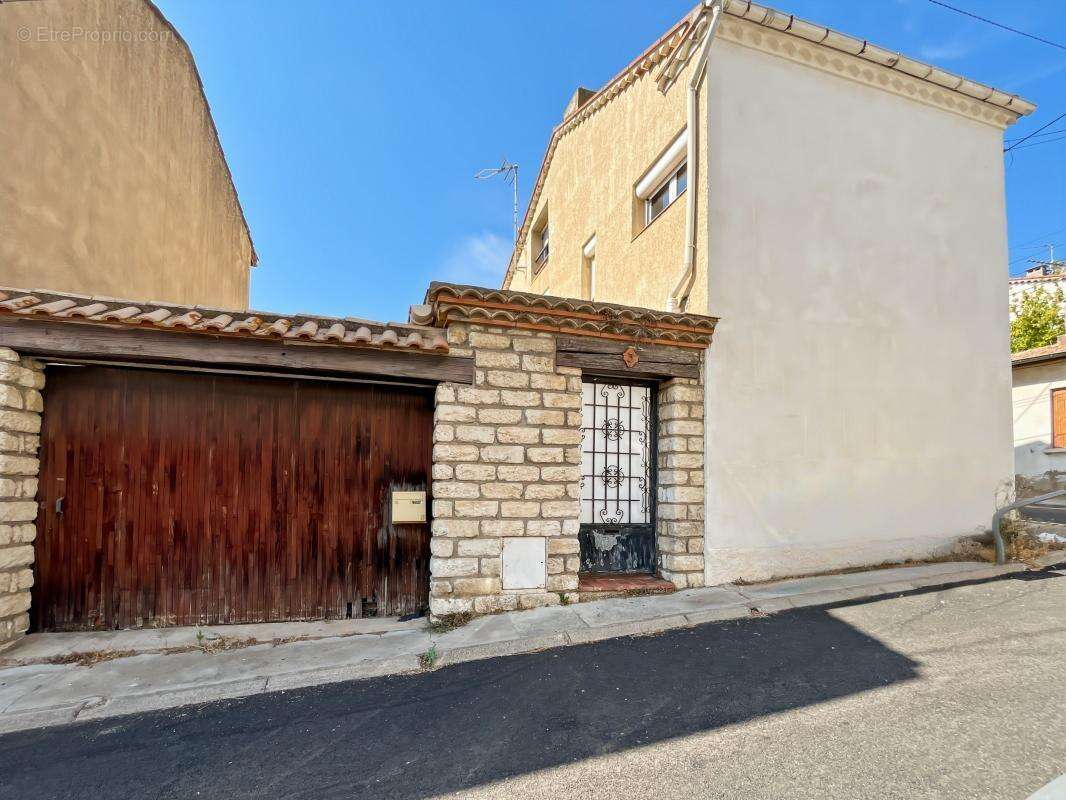 Maison de ville avec grande cour et stockage– Proche médiathèque de Béziers - photo 5