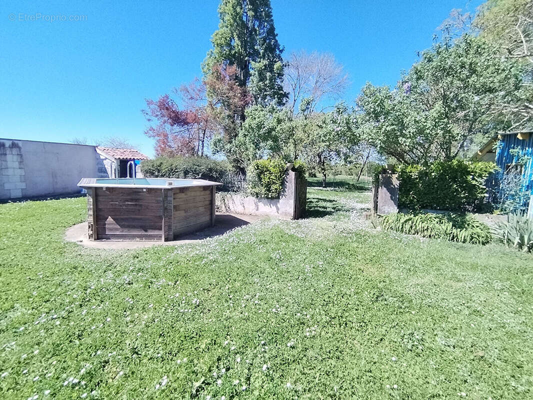 Maison à SAINT-GEORGES-DES-COTEAUX