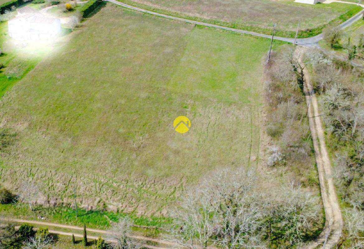 Terrain à SAINT-CYBRANET