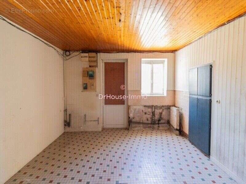 Maison 222 m² à Nalliers  - photo 5