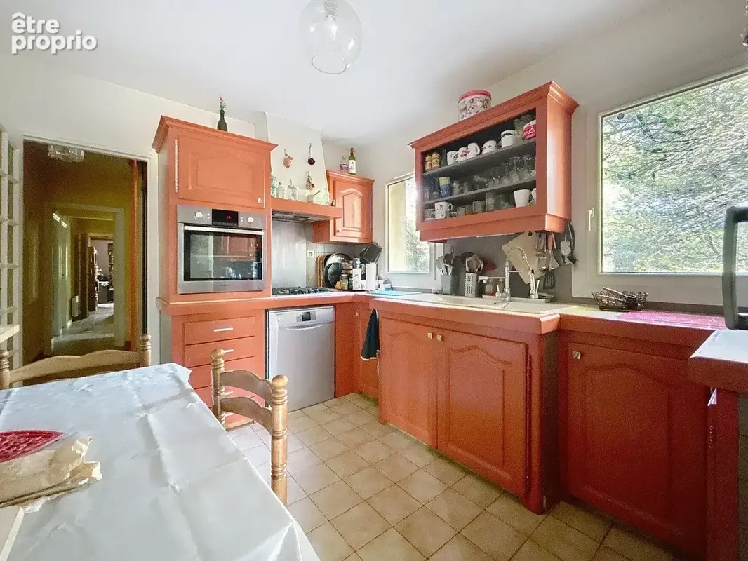 NIMES- Maison 171 m², 5 chambres, piscine et dépendances - photo 6
