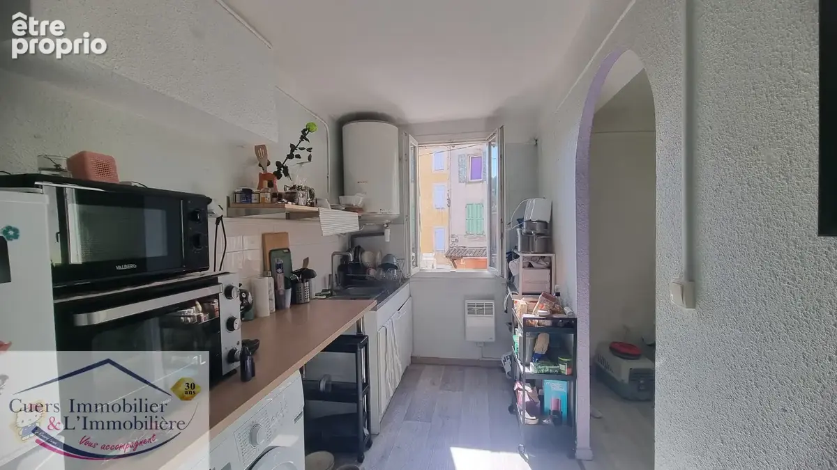 Pierrefeu du var, immeuble de rapport avec deux appartements et un local commercial - photo 5