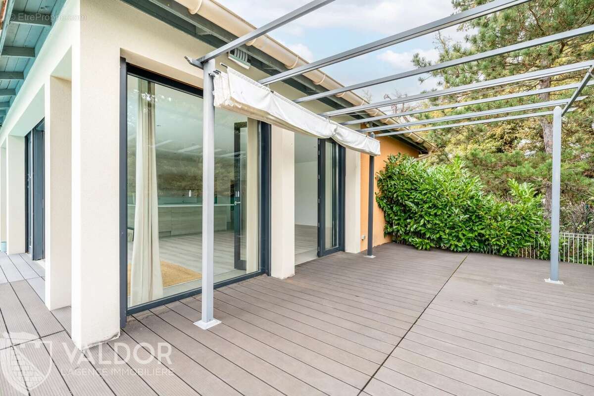 Maison à SAINT-GENIS-LES-OLLIERES