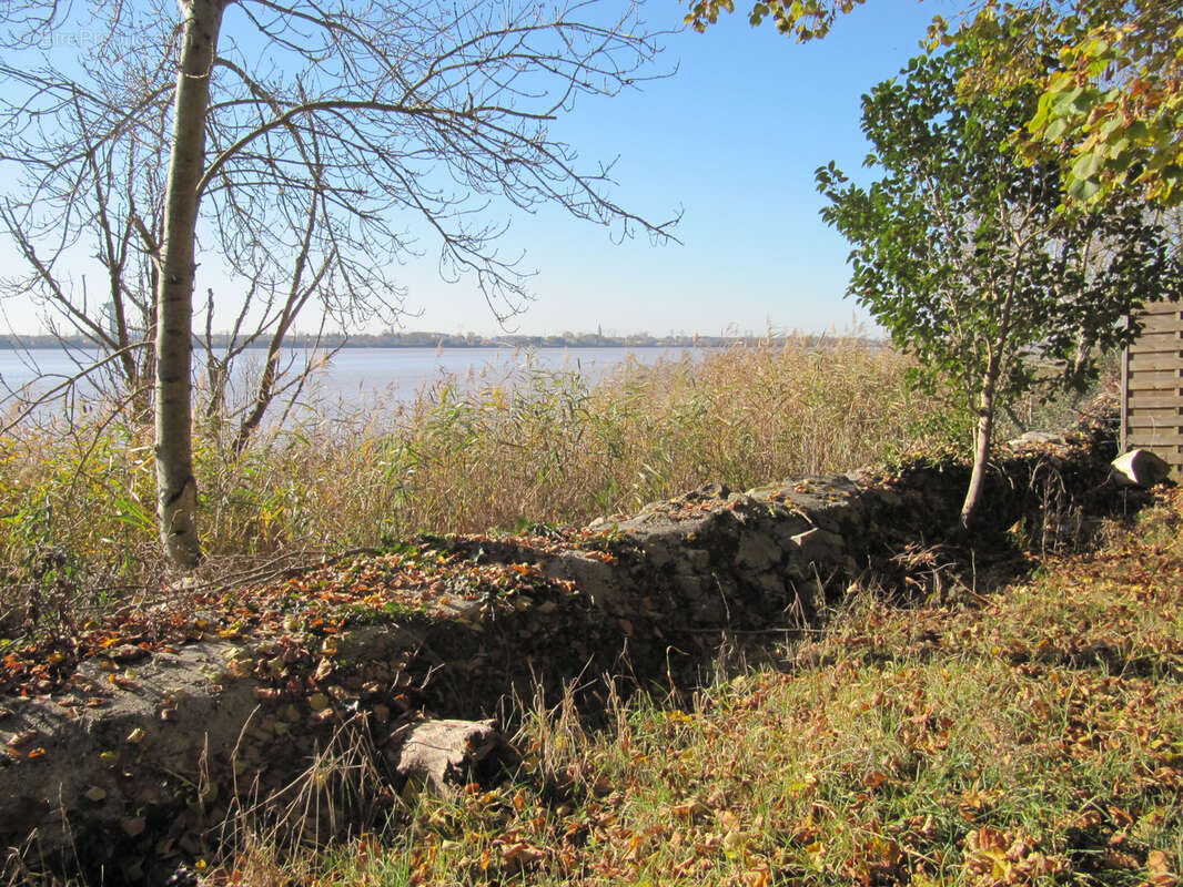Appartement à PRIGNAC-ET-MARCAMPS