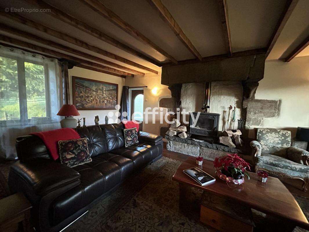 Maison à SAINT-SEVER-CALVADOS