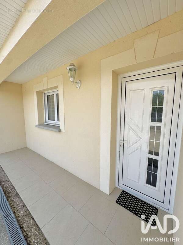 Maison 96 m² à Romilly-Sur-Seine  - photo 2