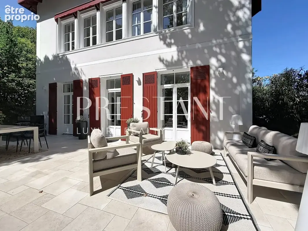 Bayonne, quartier Saint-Léon : maison de caractère de 1920 rénovée, avec jardin arboré et piscine, à deux pas des commerces, des - photo 26