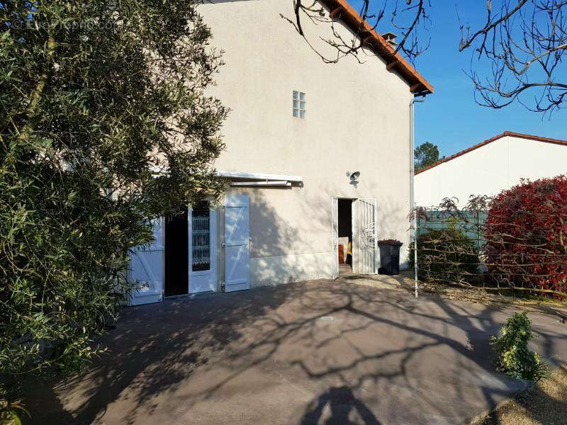 Maison à NIEUIL-L'ESPOIR