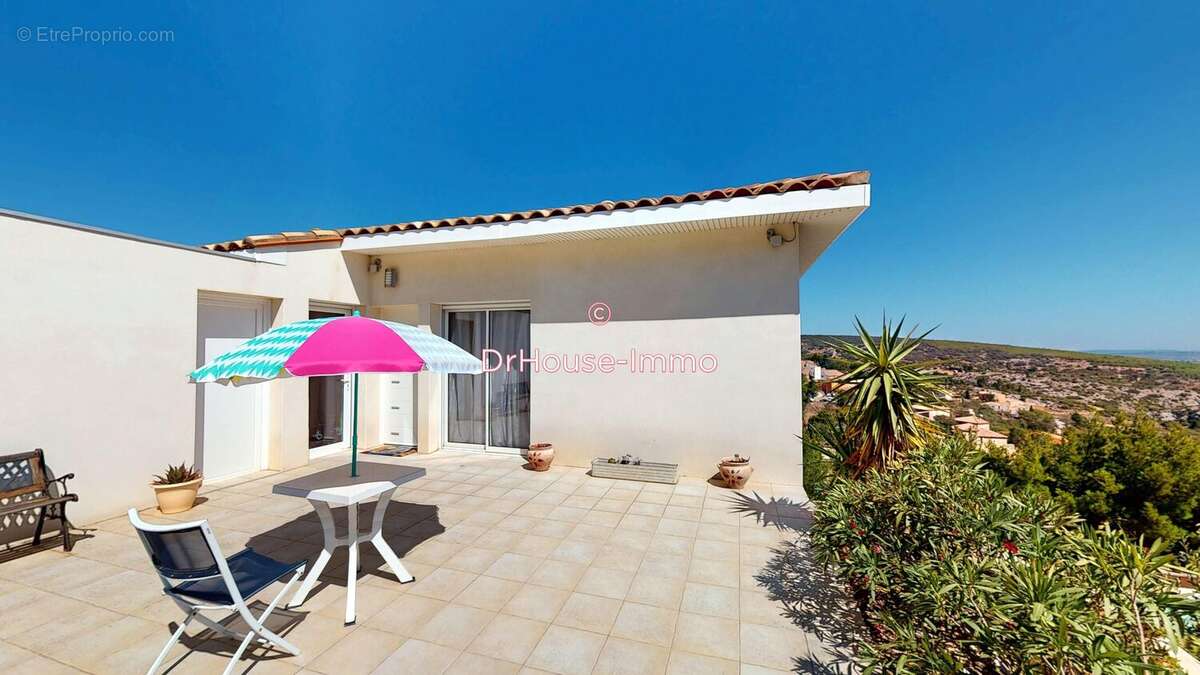 Maison 200 m² à Treilles  - photo 4