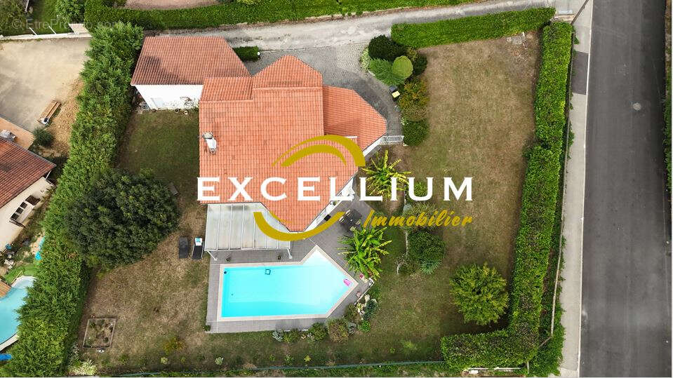 Maison à FONTAINES-SAINT-MARTIN