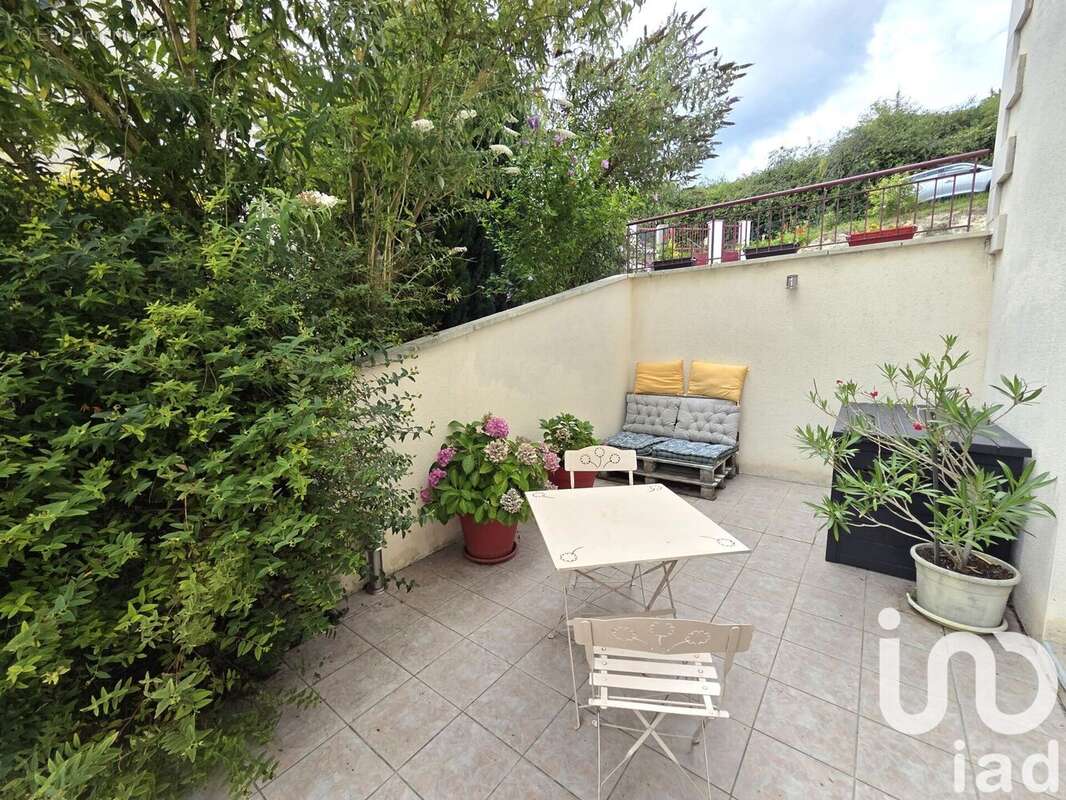Maison 213 m² à Saint-Epain  - photo 5