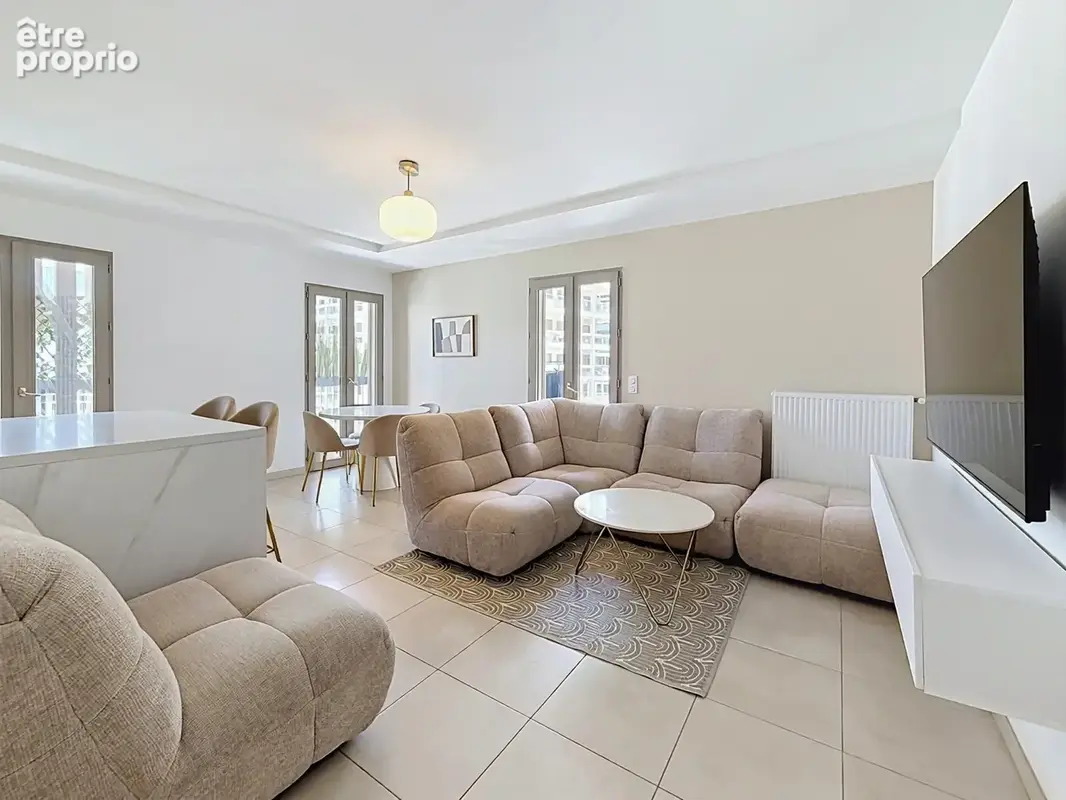 Appartement T3 au troisième étage avec terrasse et parking - photo 4