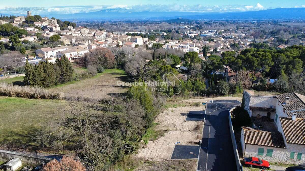 Terrain à CHATEAUNEUF-DE-GADAGNE