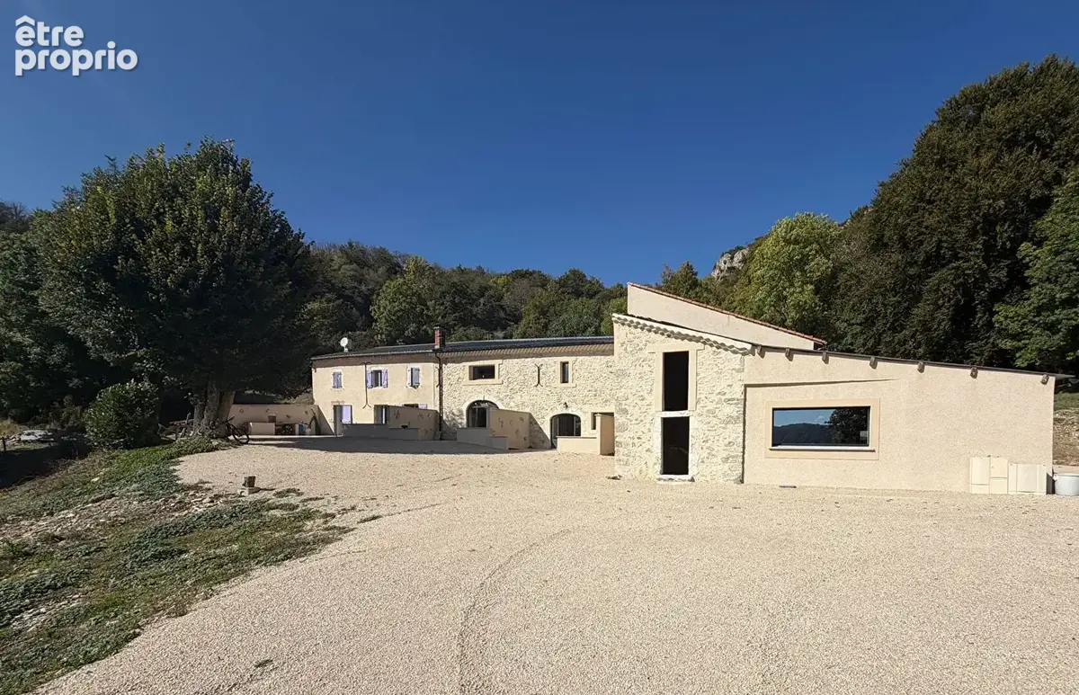 Propriete de charme sur 2 hectares 450m²  avec gites 26190 le chaffal - photo 1