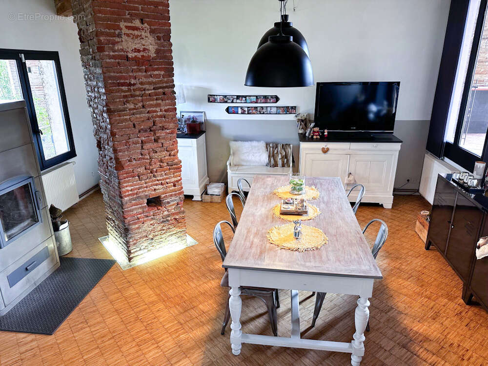 BOURG SAINT BERNARD, Maison atypique de 195 m2 à vendre. - photo 11