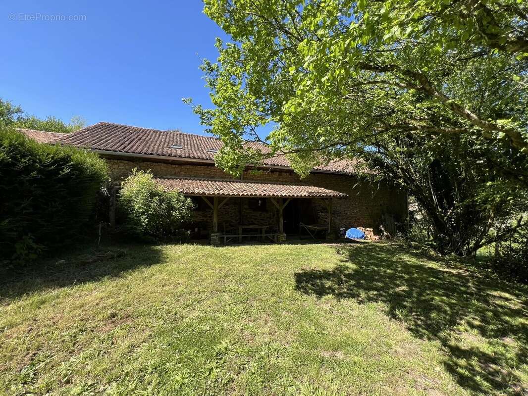 Maison en pierre de 300m² - 4 chambres et jardin joli - photo 19