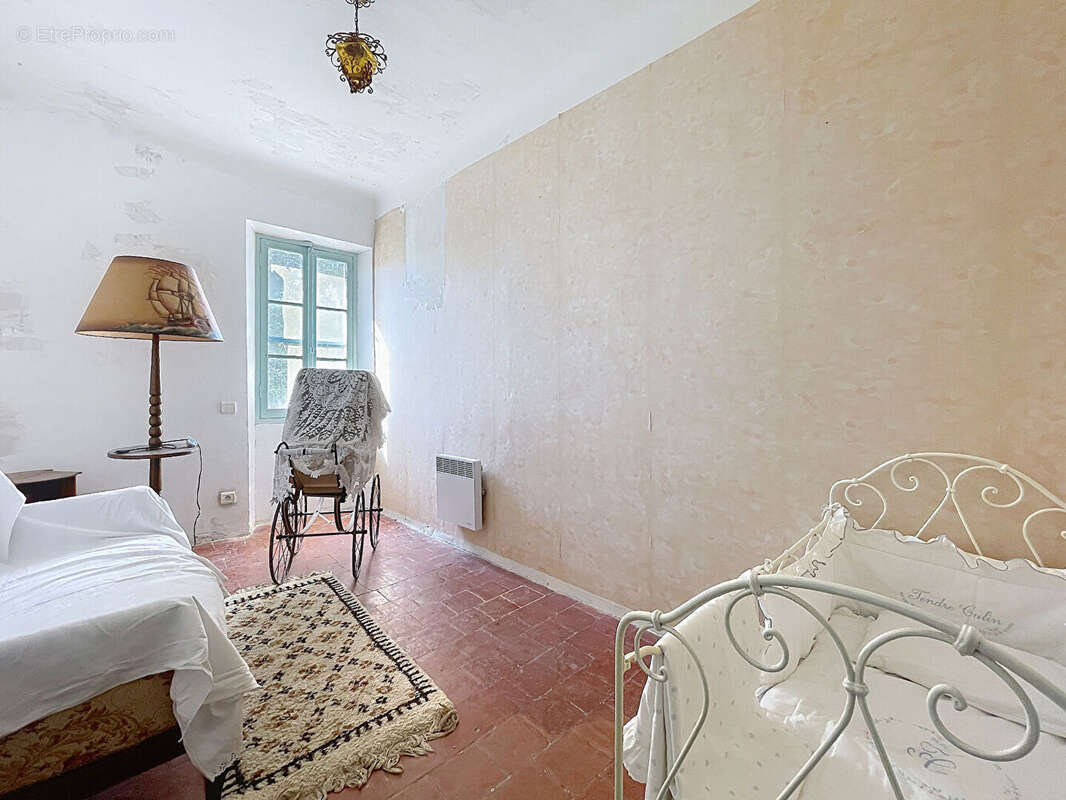 Maison à LE PUY-SAINTE-REPARADE